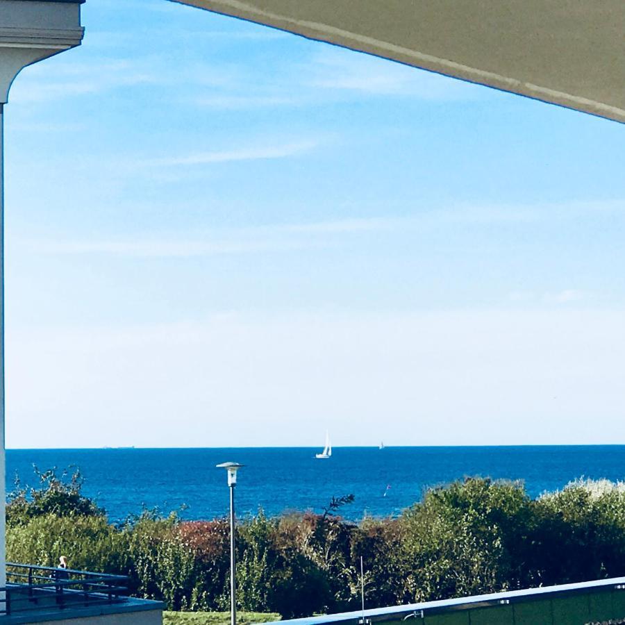 Sunny Suite: Elegant Beachfront Apartment with Pool and Pet-Friendly Wellness Area Boergerende-Rethwisch Exterior photo