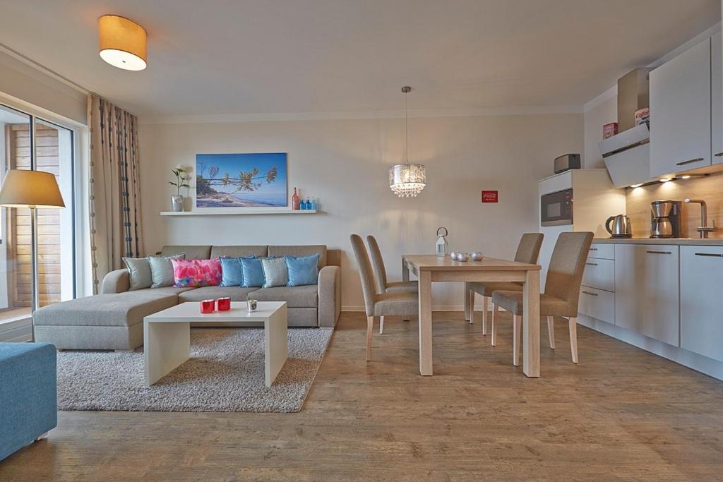 Sunny Suite: Elegant Beachfront Apartment with Pool and Pet-Friendly Wellness Area Boergerende-Rethwisch Exterior photo